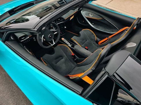 Used 2025 McLaren Artura Spider image 27