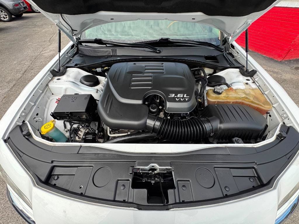 Used 2014 Chrysler 300 C AWD/4WD image 31