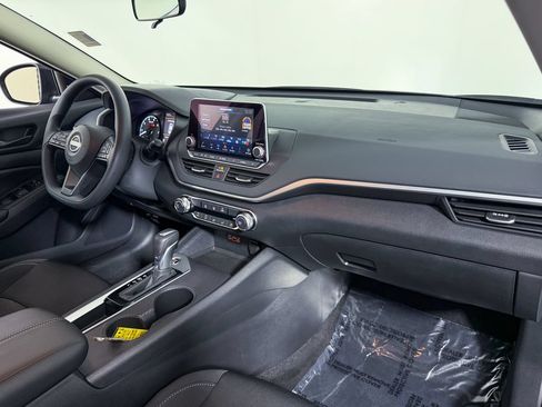 Certified 2025 Nissan Altima 2.5 S FWD image 11