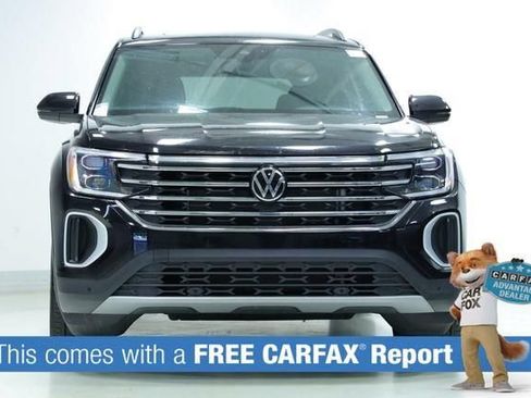 Used 2025 Volkswagen Atlas SE FWD image 2
