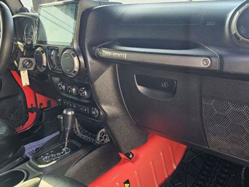 Used 2013 Jeep Wrangler Unlimited Sahara AWD/4WD image 29