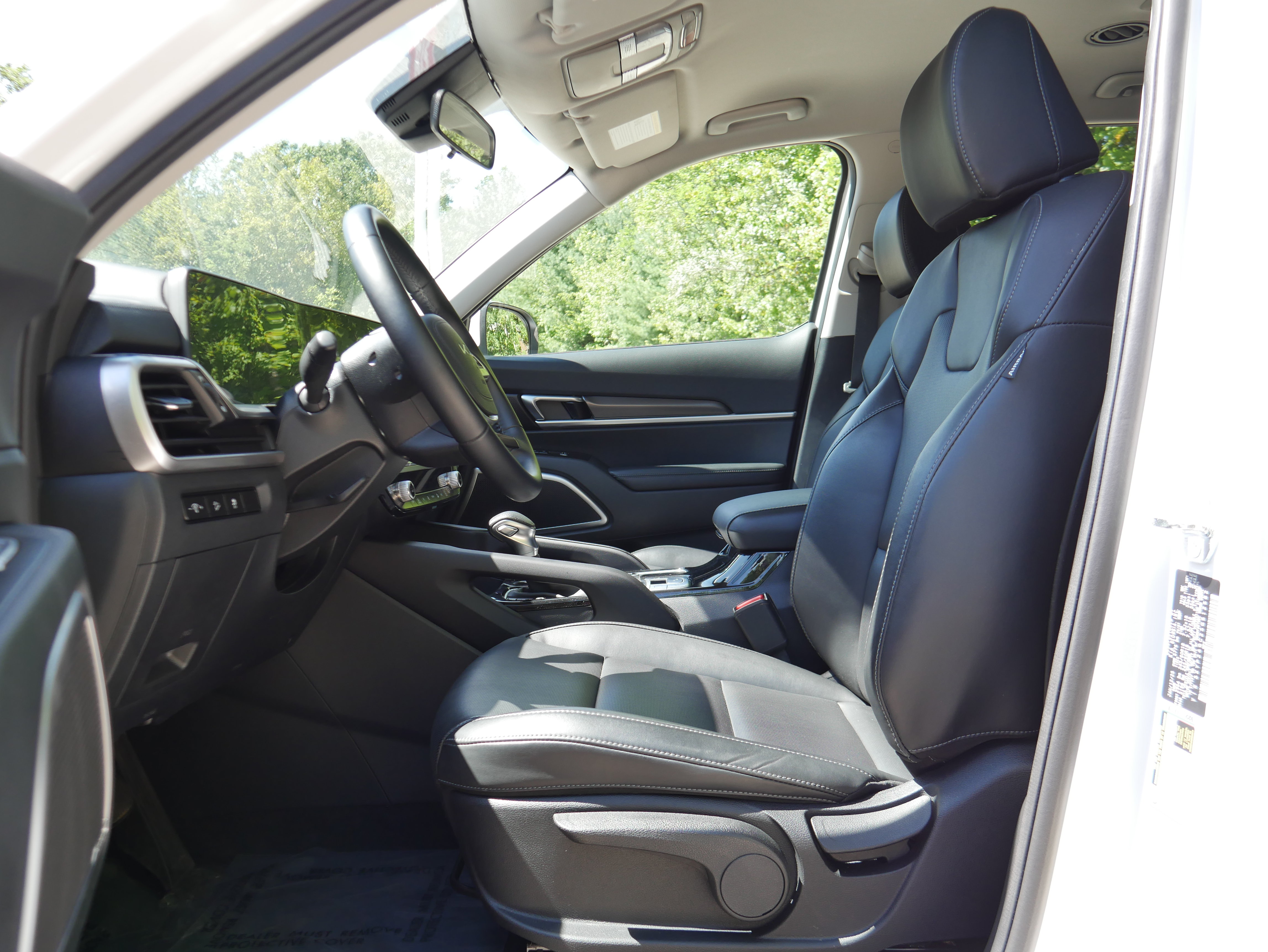 Certified 2025 Kia Telluride LX FWD image 16
