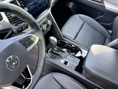 Used 2022 Volkswagen Atlas Cross Sport SE image 16