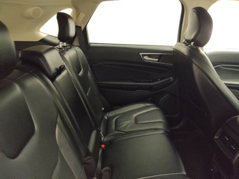 Used 2018 Ford Edge Titanium w/ Technology Package FWD image 19