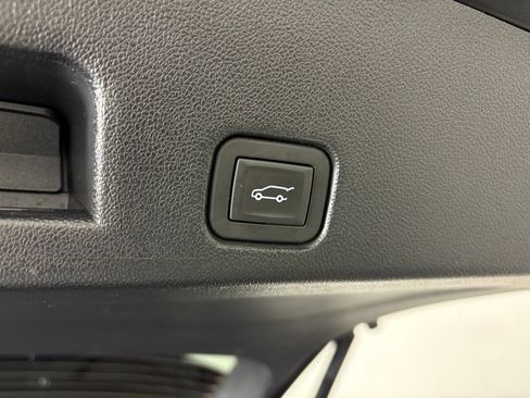 Used 2025 Chevrolet Traverse Z71 AWD/4WD image 39