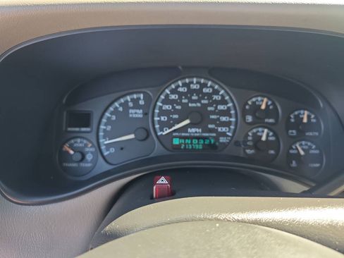 Used 2001 Chevrolet Suburban 2500 LT w/ LT Preferred Equipment Group AWD/4WD image 23