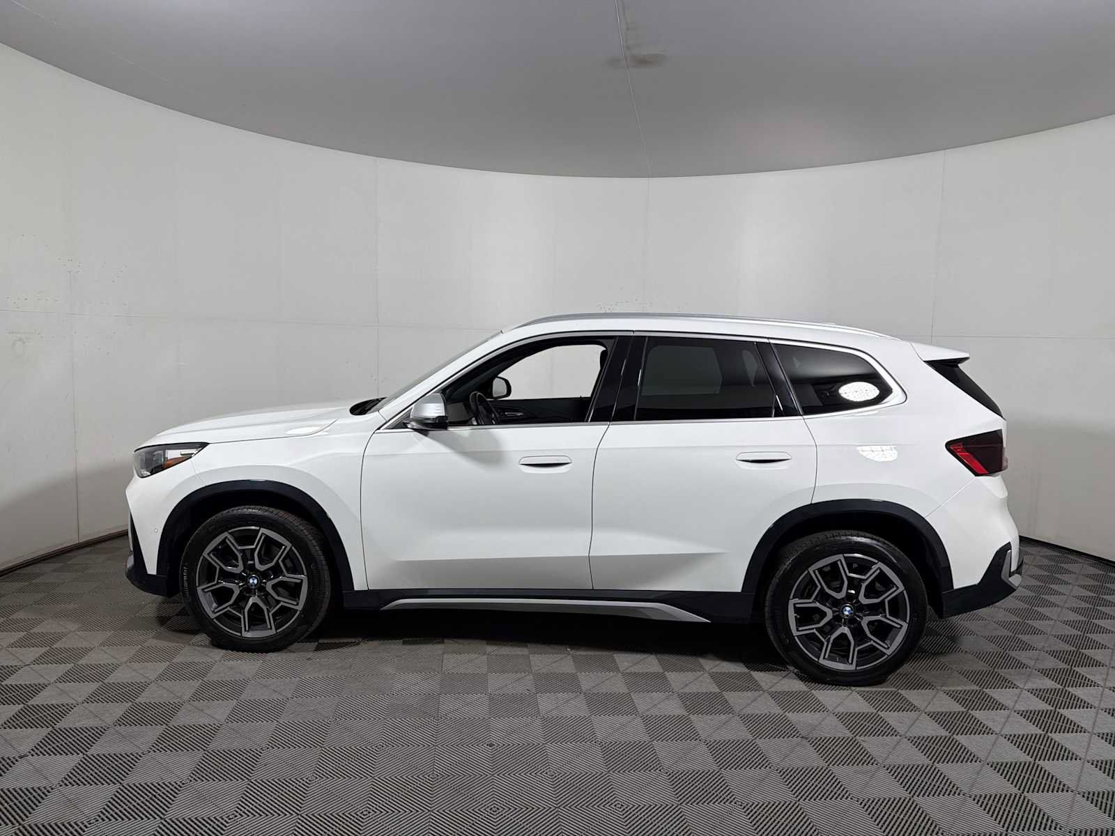 Used 2023 BMW X1 xDrive28i w/ Premium Package AWD/4WD image 4