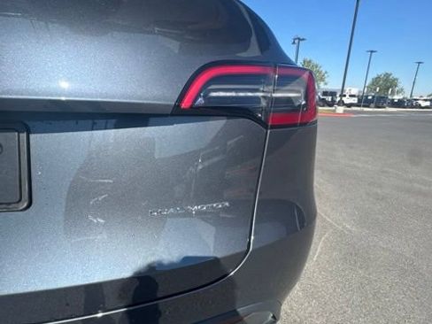 Used 2023 Tesla Model Y Long Range AWD/4WD image 12