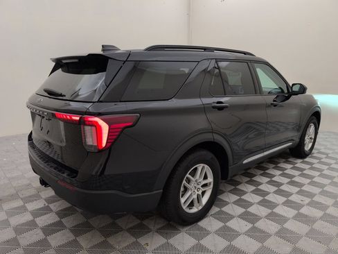 Used 2025 Ford Explorer Active RWD image 3