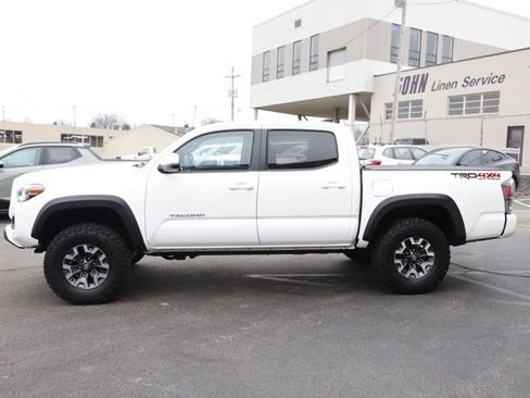 Used 2023 Toyota Tacoma TRD Off-Road image 6