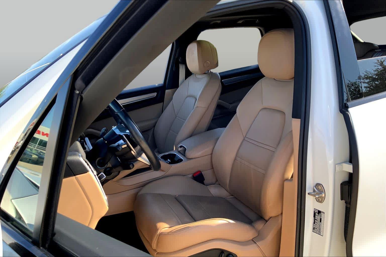 Used 2022 Porsche Cayenne Platinum Edition AWD/4WD image 8