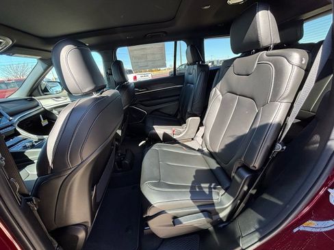 New 2026 Jeep Grand Cherokee L Limited AWD/4WD image 18