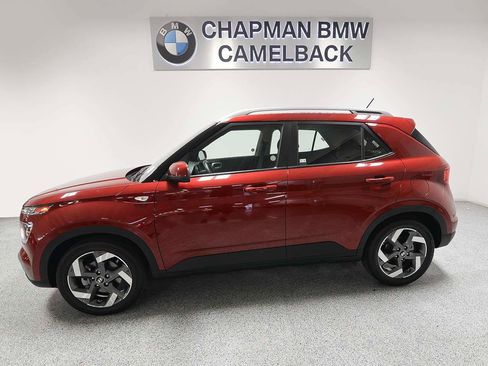 Used 2025 Hyundai Venue SEL FWD image 3