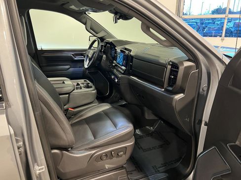 Used 2025 GMC Sierra 1500 SLT image 34