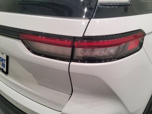 Used 2024 Jeep Grand Cherokee Altitude image 9