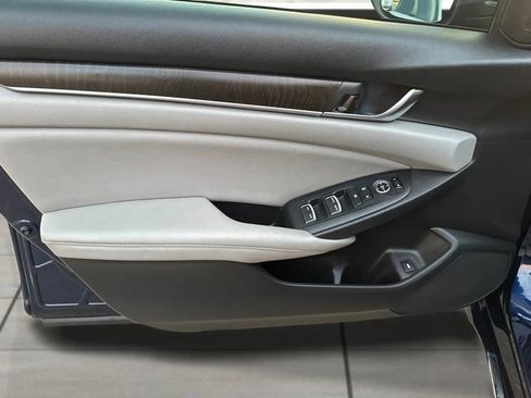 Used 2018 Honda Accord EX image 16