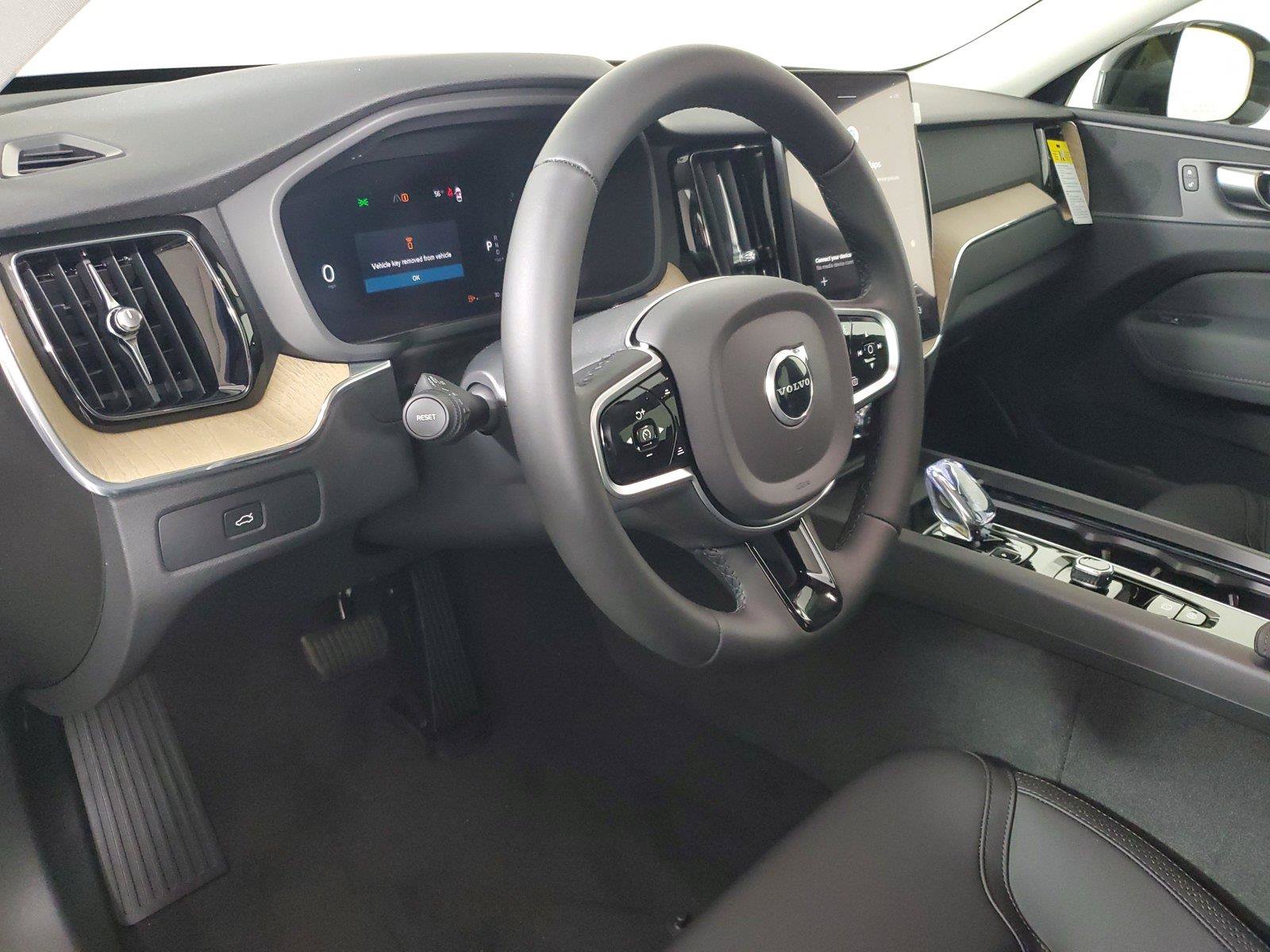 Used 2026 Volvo XC60 B5 Core w/ Climate Package AWD/4WD image 25