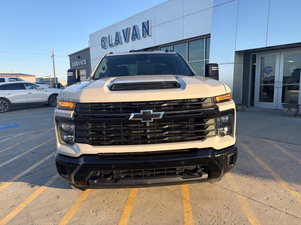 Used 2026 Chevrolet Silverado 2500 Custom AWD/4WD image 2