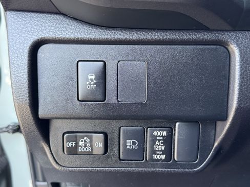 Used 2023 Toyota Tacoma TRD Off-Road w/ Technology Package RWD image 29