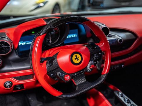 Used 2021 Ferrari F8 Tributo image 19