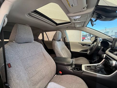 Used 2022 Toyota RAV4 XLE w/ Convenience Package AWD/4WD image 15