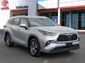 Used 2023 Toyota Highlander XLE video 1