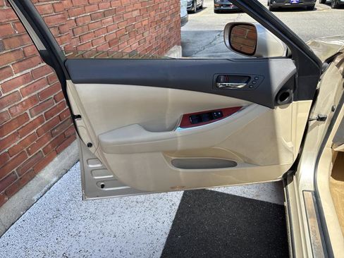 Used 2012 Lexus ES 350 4dr Sdn image 34