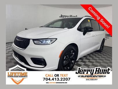 Used 2025 Chrysler Pacifica Limited