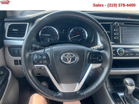 Used 2014 Toyota Highlander XLE AWD/4WD image 12