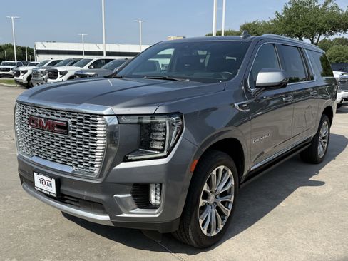 Used 2022 GMC Yukon XL Denali RWD image 9