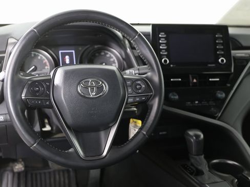 Used 2021 Toyota Camry SE image 4