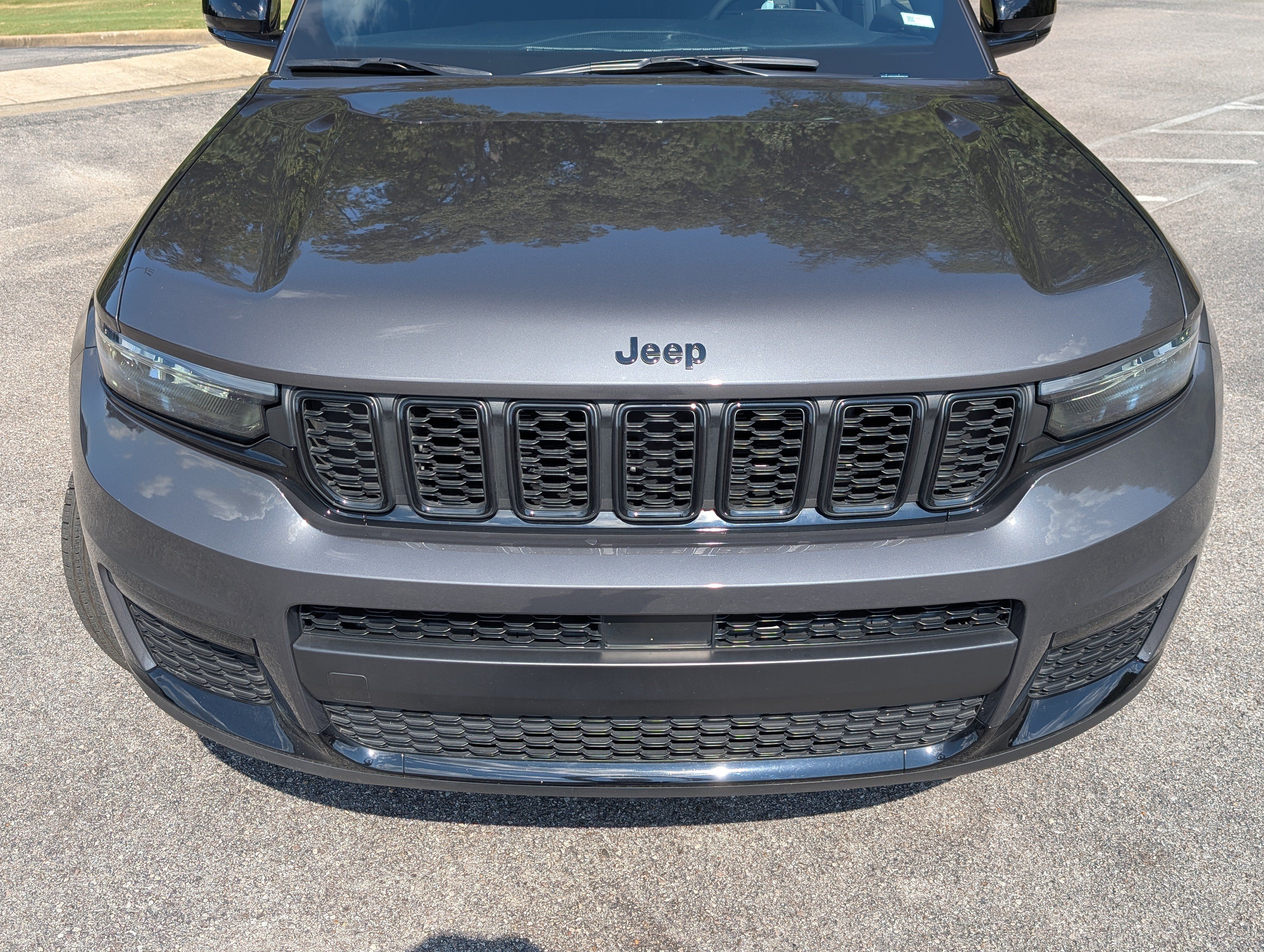 Used 2024 Jeep Grand Cherokee L Limited w/ Black Appearance Package AWD/4WD image 12