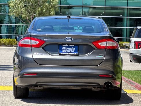 Used 2015 Ford Fusion SE FWD image 5