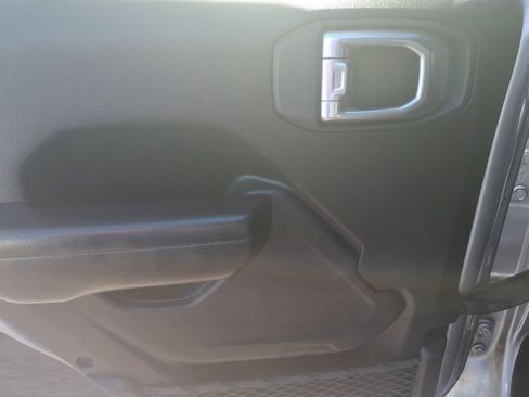 Used 2021 Jeep Gladiator Mojave AWD/4WD image 11