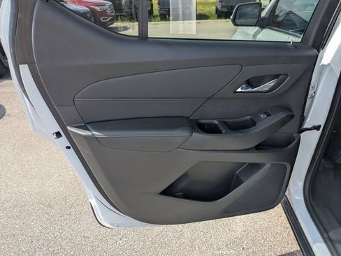Used 2022 Chevrolet Traverse LT FWD image 26