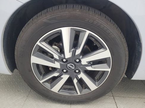 Used 2024 Nissan Versa SV FWD image 31