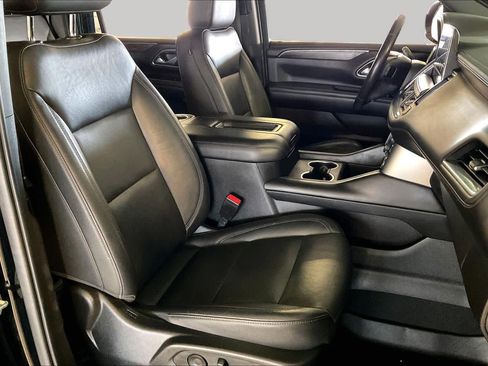 Used 2021 Chevrolet Suburban LT w/ Luxury Package RWD image 8
