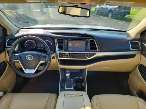 Used 2015 Toyota Highlander XLE FWD image 14