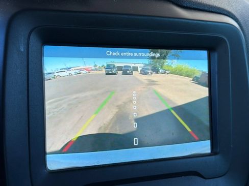 Used 2020 Jeep Renegade Latitude w/ Popular Equipment Group FWD image 18