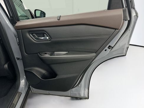 Used 2023 Nissan Rogue SL w/ SL Premium Package image 33