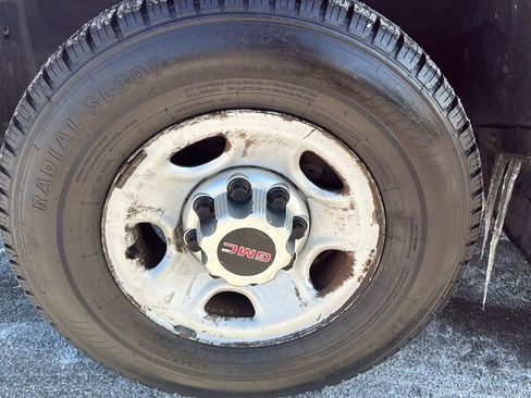 Used 2010 GMC Sierra 2500 W/T w/ Snow Plow Prep Package image 11