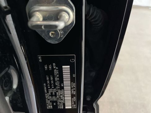 Used 2025 Toyota 4Runner SR5 AWD/4WD image 28