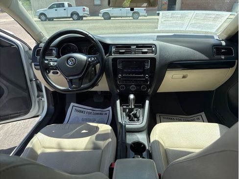 Used 2017 Volkswagen Jetta SEL FWD image 7