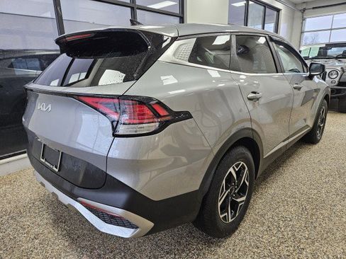 Used 2023 Kia Sportage LX image 2