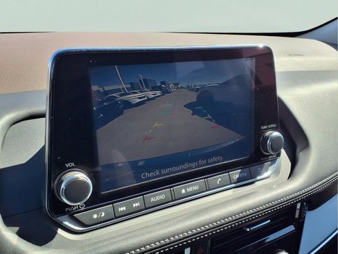 Used 2022 Nissan Rogue SV FWD image 18