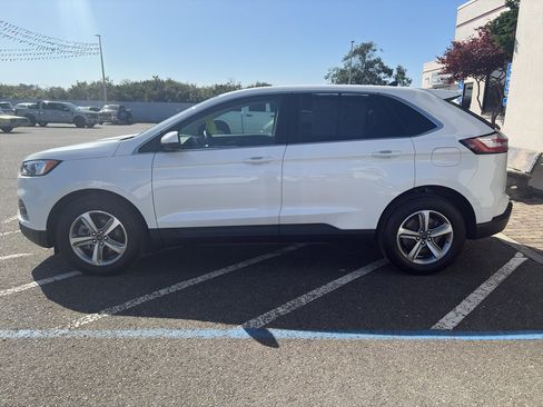 Used 2024 Ford Edge SEL w/ Convenience Package image 3