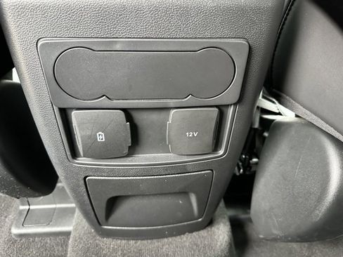 Used 2023 Ford Explorer XLT w/ Equipment Group 202A image 10