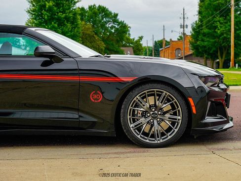 Used 2022 Chevrolet Camaro ZL1 RWD image 11