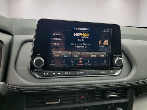 Used 2025 Nissan Rogue SV FWD image 15