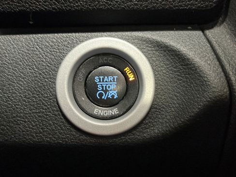 Used 2015 RAM 1500 Limited AWD/4WD image 23